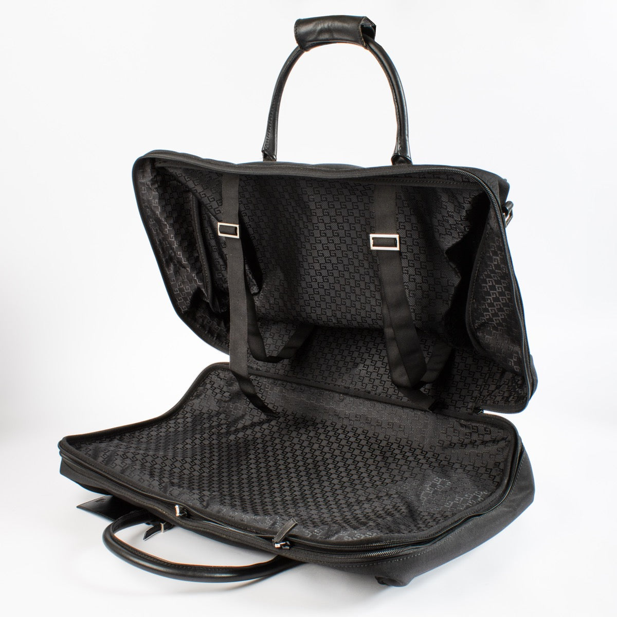 Shop safe online at Labellov in Antwerp, Brussels and Knokke this 100% authentic second hand Gucci Black Travel Bag