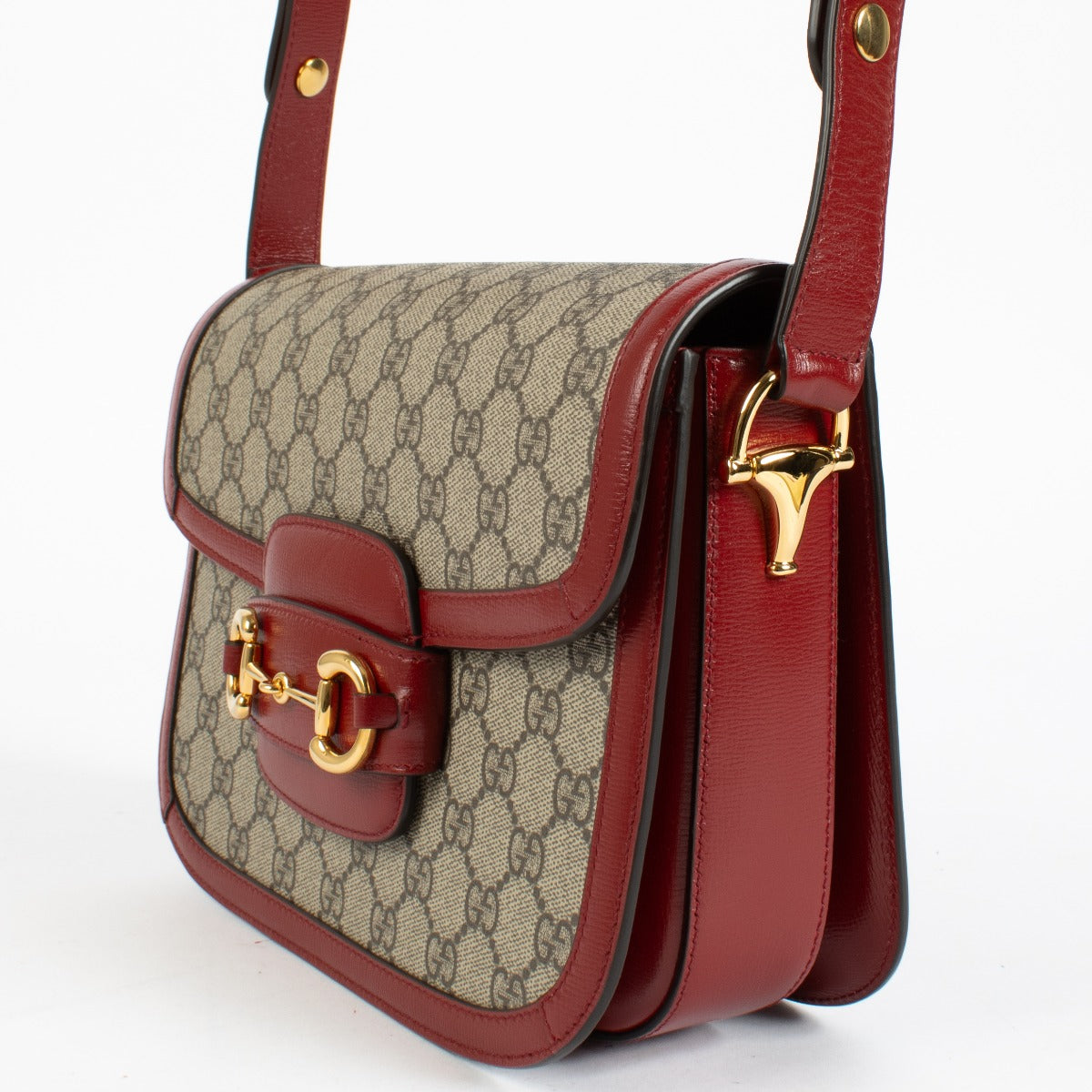 Authentic second-hand Gucci Red/GG Supreme Horsebit 1955 Medium Bag on labellov.com