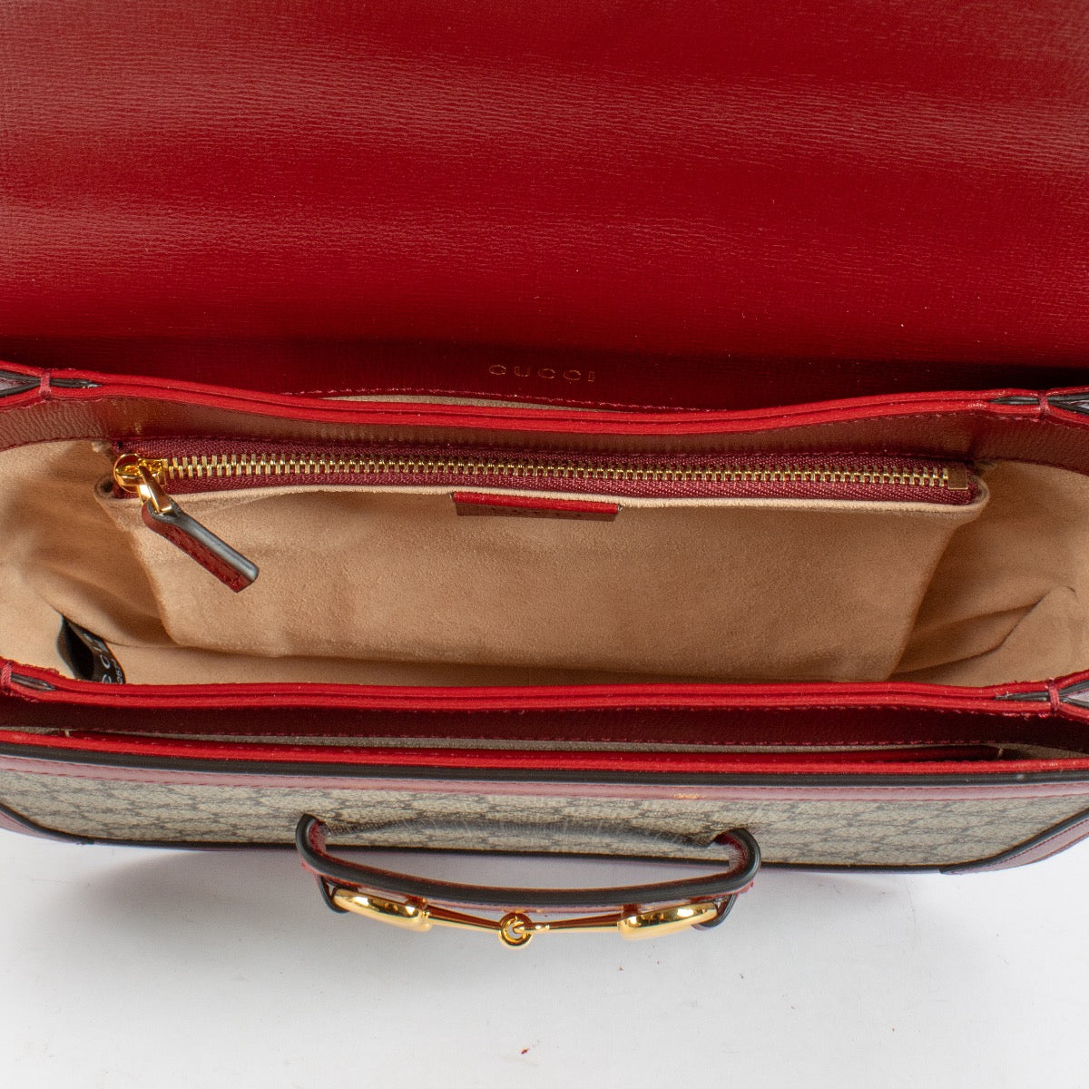 Shop safe online at Labellov in Antwerp, Brussels and Knokke this 100% authentic second hand Gucci Red GG Supreme Horsebit 1955 Medium