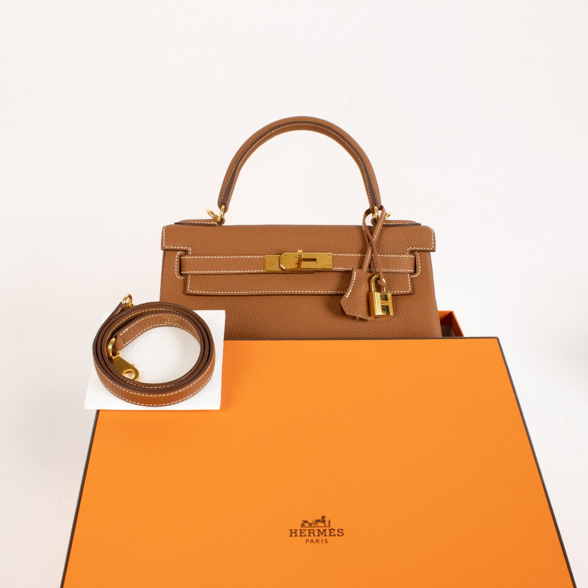 Hermès Kelly 28 Gold Togo GHW