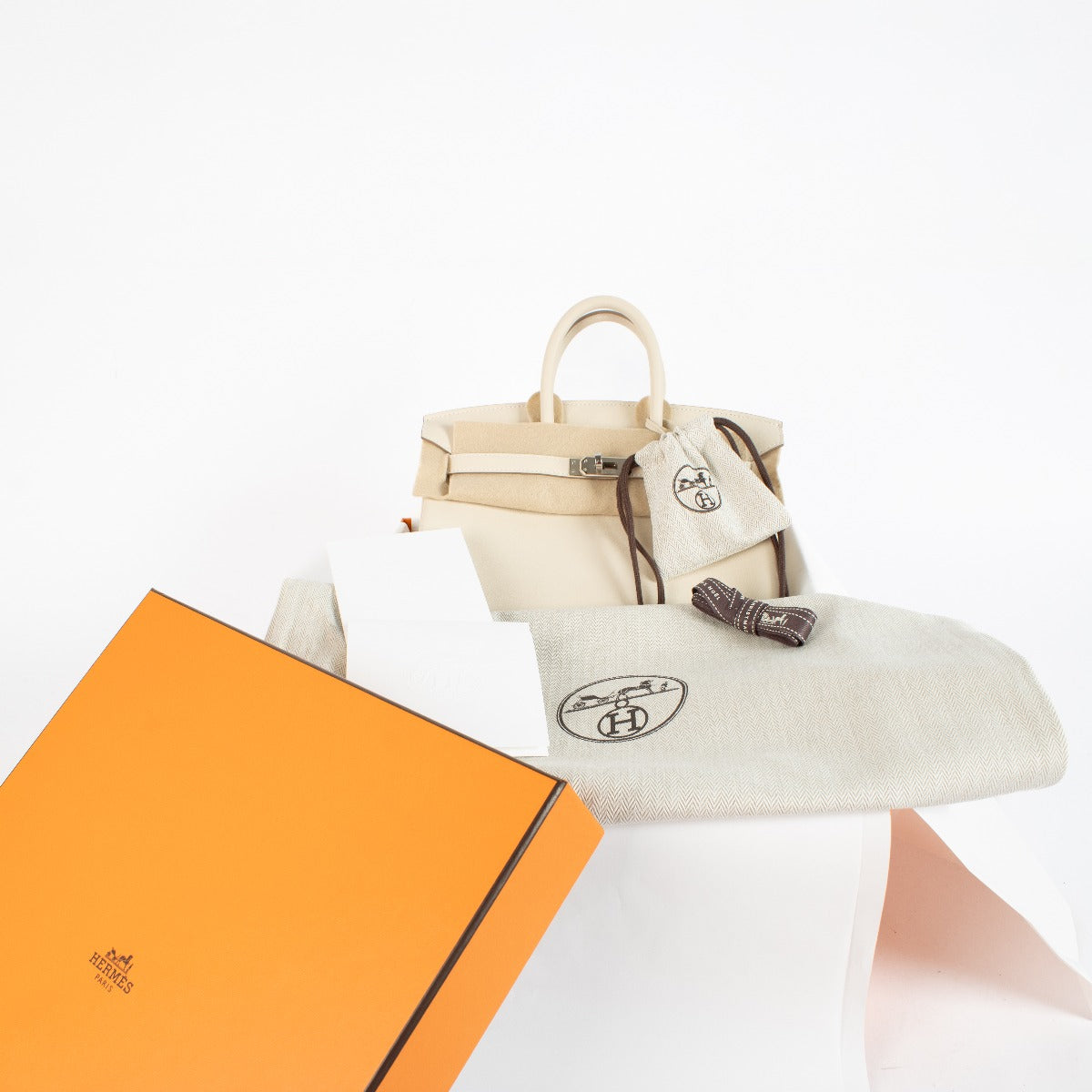 Authentic second hand brand new Hermès Birkin 25 Craie Swift Palladium Hardware on www.labellov.com