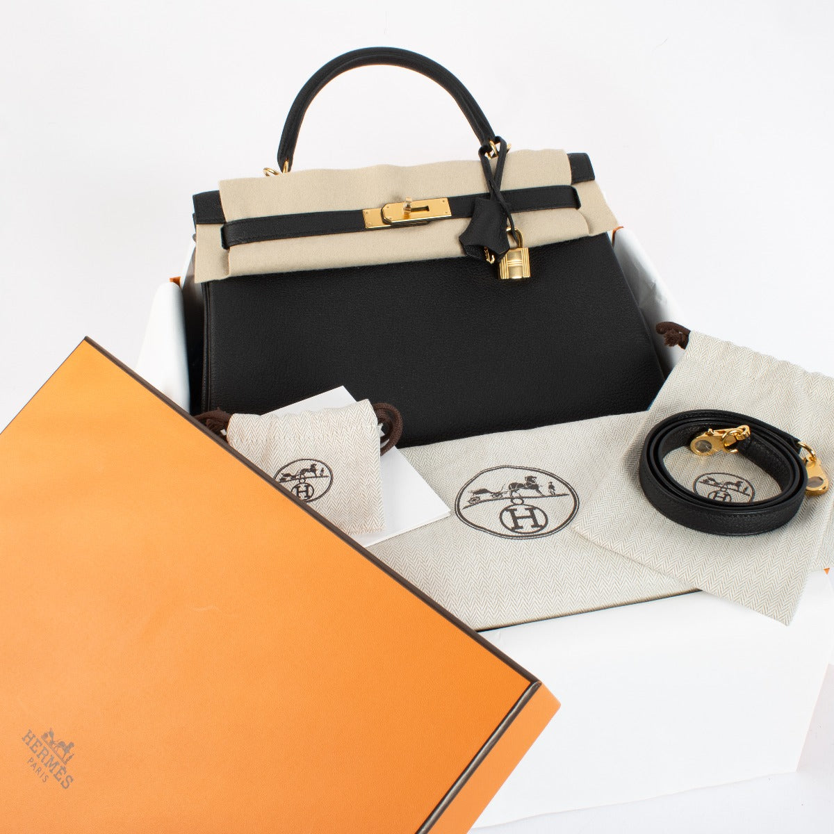 Authentic second hand luxury brand new 2025 Hermès Kelly 32 Black Togo GHW on www.labellov.com