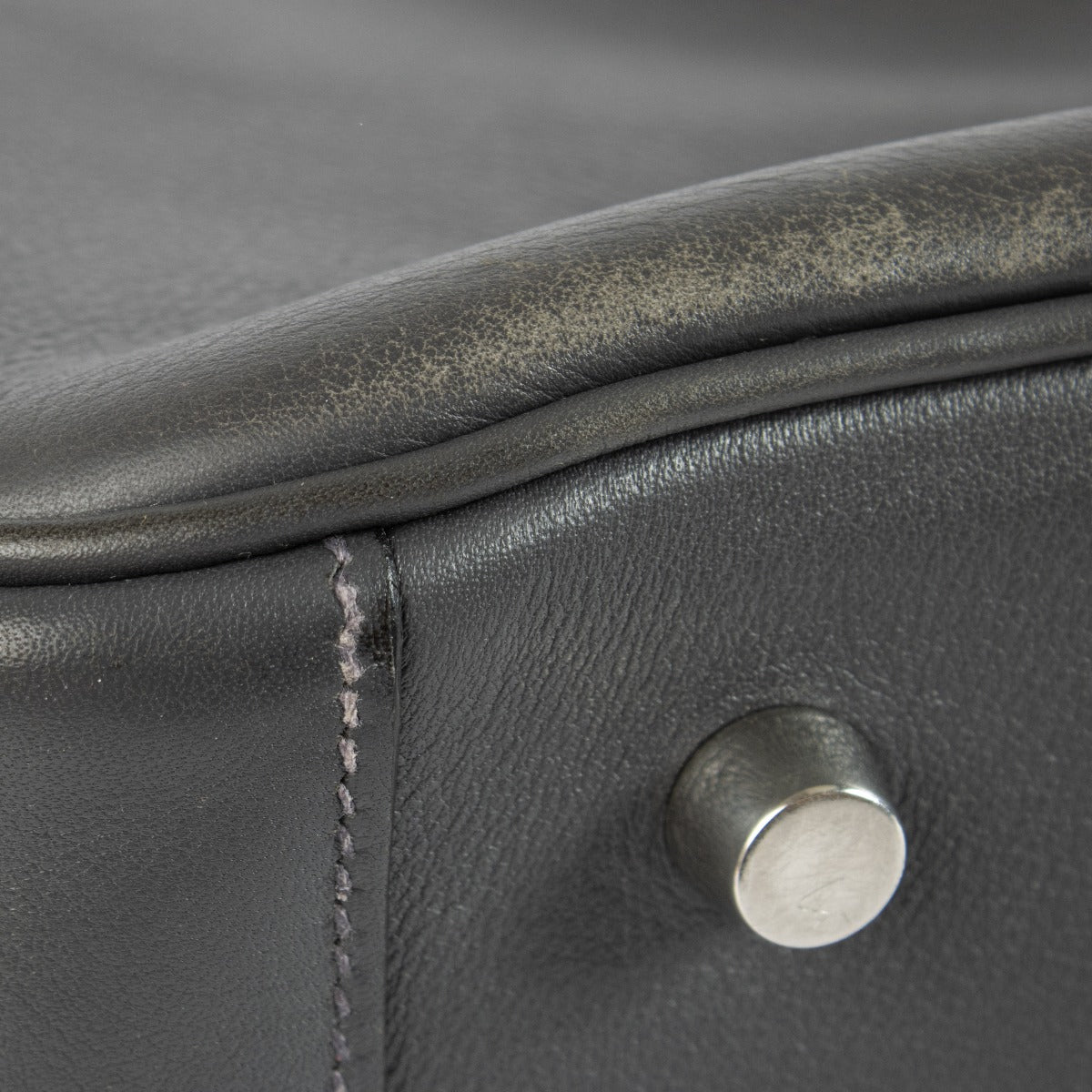 Authentic pre-loved Hermès Lindy 34 in Ardoise Swift leather with palladium hardware, available at Labellov.com.