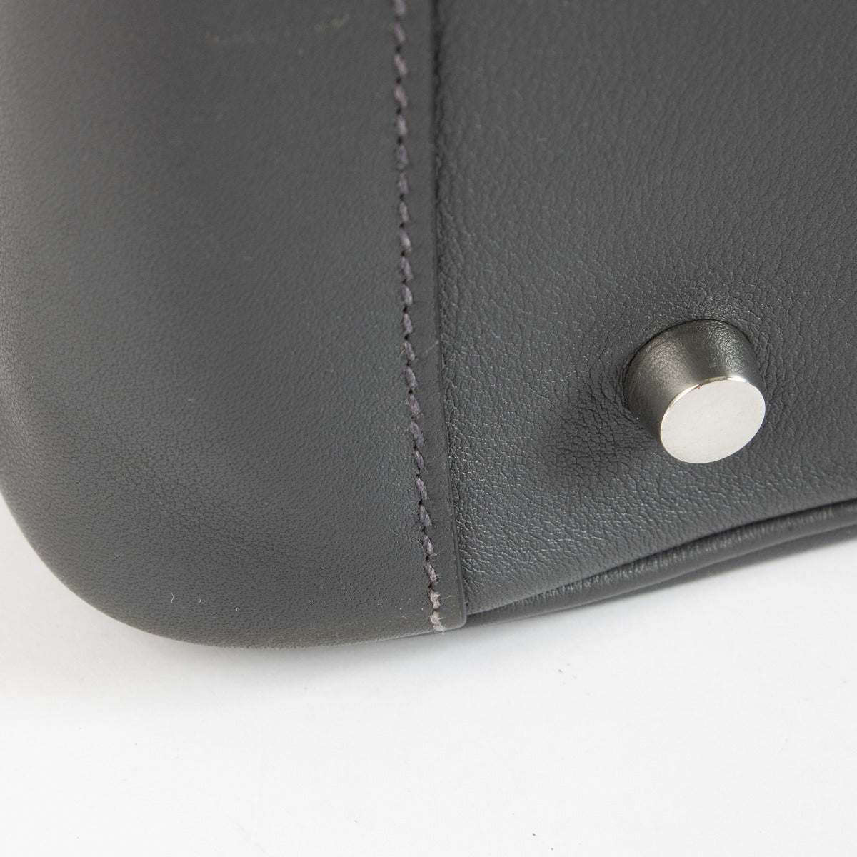 Authentic pre-loved Hermès Lindy 34 in Ardoise Swift leather with palladium hardware, available at Labellov.com.