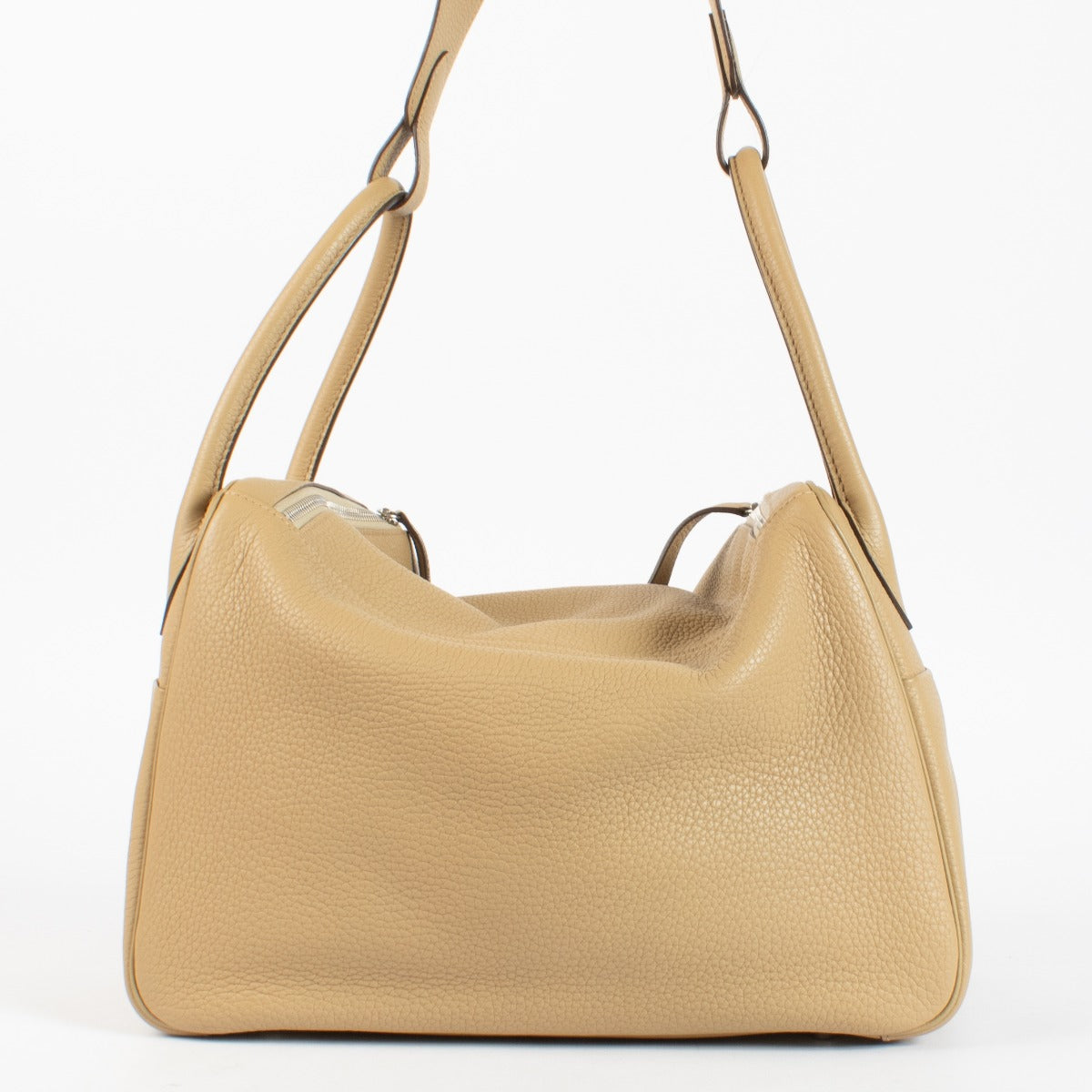 Authentic secondhand Hermès Lindy 34 in Biscuit Taurillon Clemence leather with palladium hardware at Labellov.com.