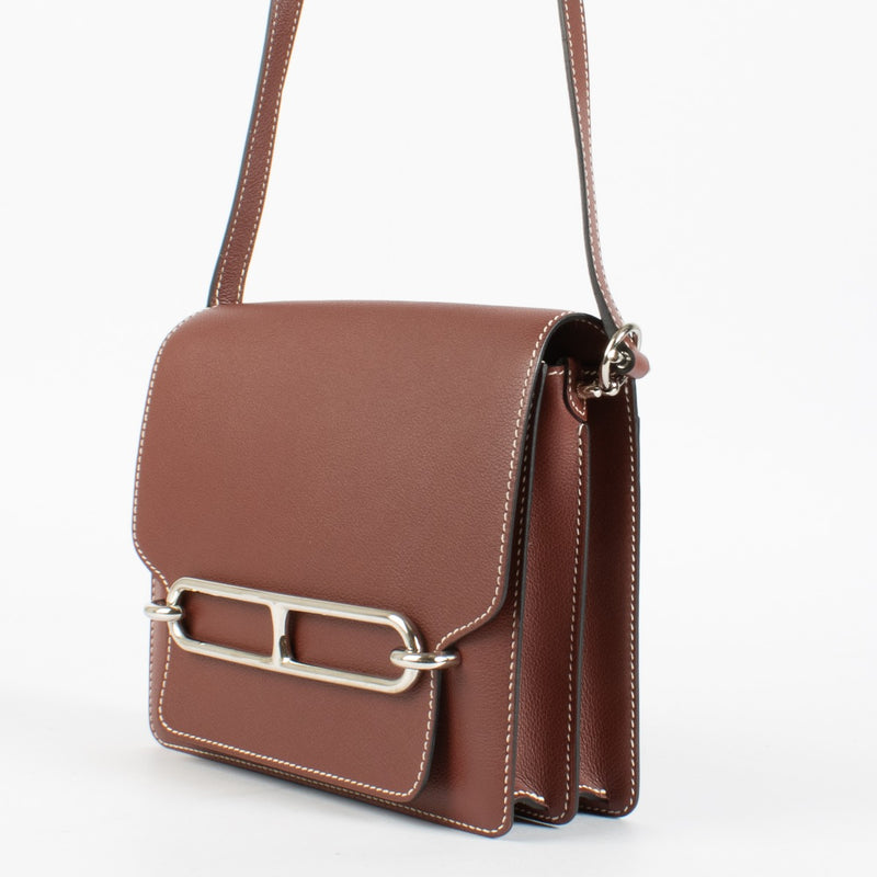 Authentic luxury in excellent condition: Hermès Sac Roulis 23 Rouge H Evercolor with palladium hardware at Labellov.com.