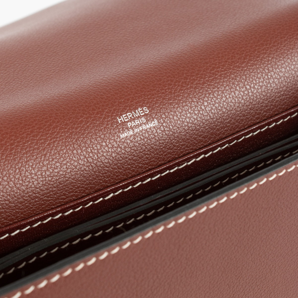 Authentic luxury in excellent condition: Hermès Sac Roulis 23 Rouge H Evercolor with palladium hardware at Labellov.com.