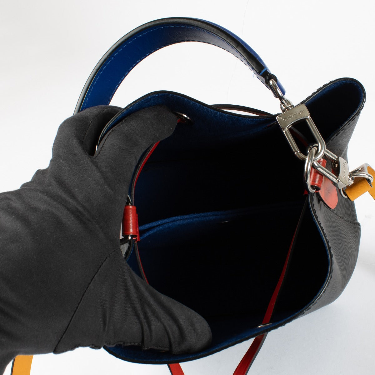 Authentic pre-loved Louis Vuitton Blue Epi BB Néonoé Bucket Bag on Labellov.com