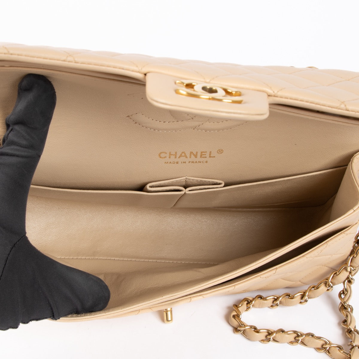 Shop safe online at Labellov in Antwerp, Brussels and Knokke this 100% authentic second hand, preloved Chanel Beige Lambskin Medium Classic Flap 11.12