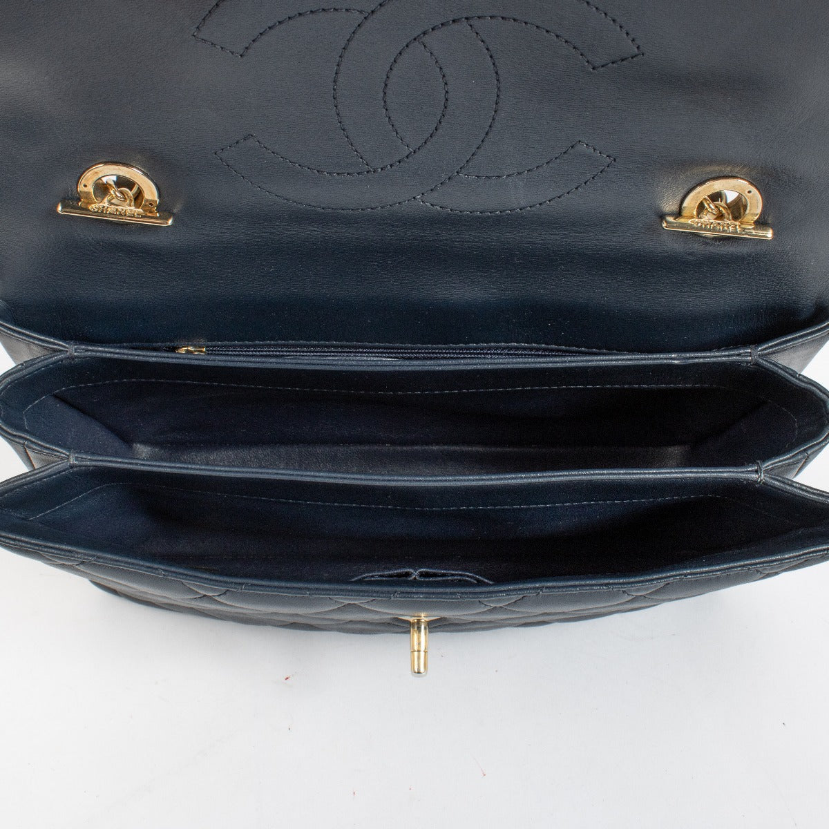 Authentic pre-loved Chanel Navy Medium Trendy CC Bag on Labellov.com