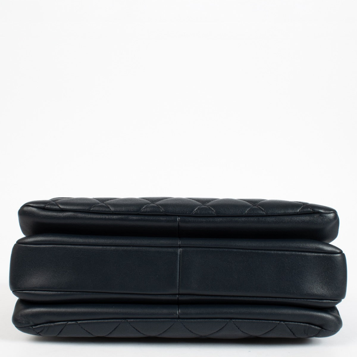 Authentic pre-loved Chanel Navy Medium Trendy CC Bag on Labellov.com