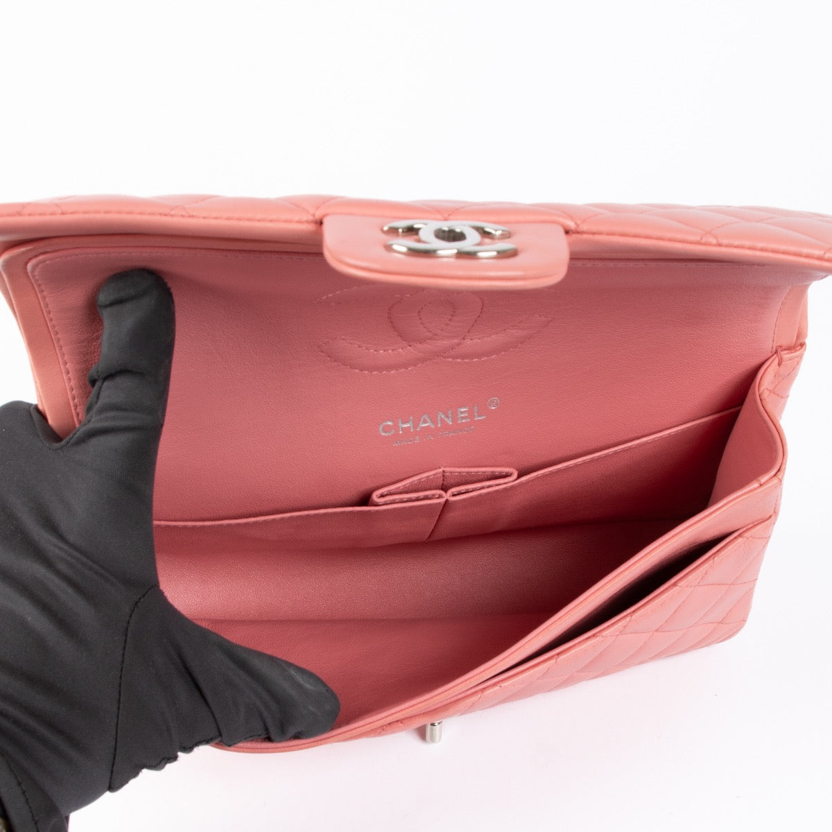 Shop safe online at Labellov in Antwerp, Brussels and Knokke this 100% authentic second hand Chanel Pink Lambskin Medium Classic 11.12 Handbag