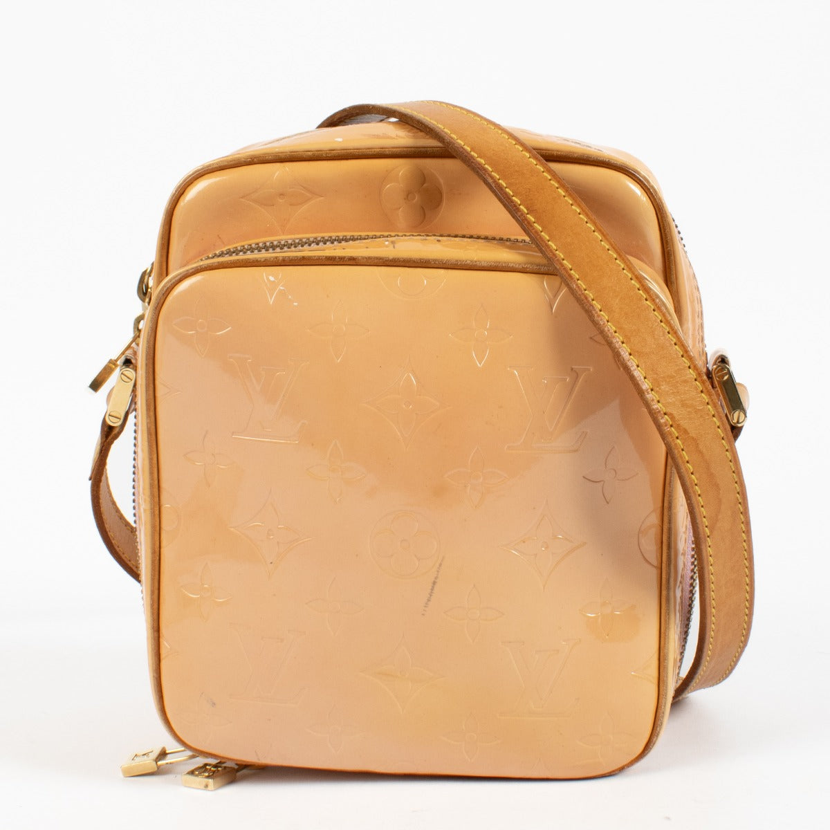 shop 100% authentic second hand Louis Vuitton Beige Monogram Vernis Bag on Labellov.com