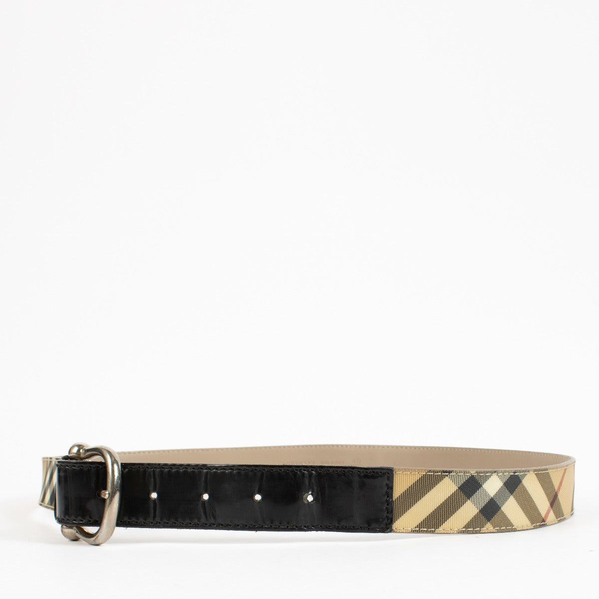 Authentic preloved Burberry belt in size 100 on Labellov.com