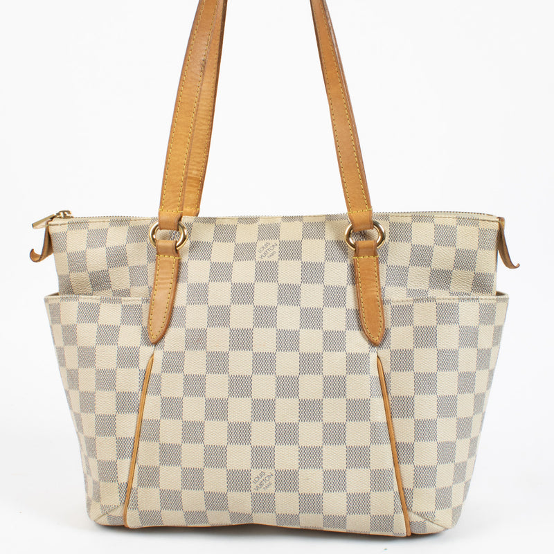 Louis Vuitton Damier Azur Totally PM for the best price at Labellov secondhand luxury in Antwerp and Knokke. We buy and sell your preloved designer bags.