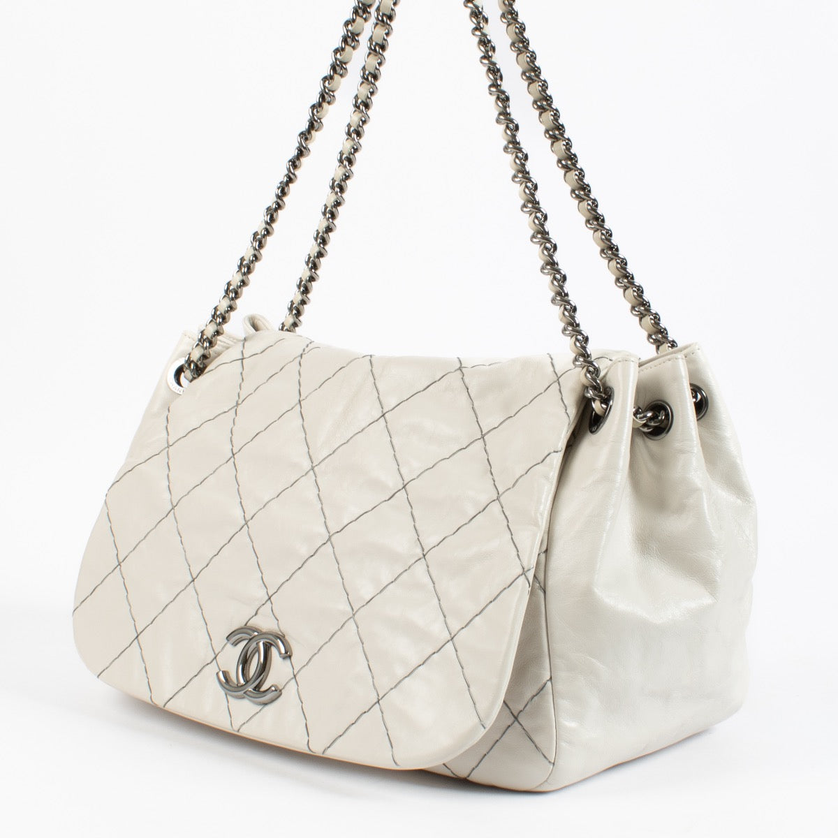 Chanel shoulder bag, white caviar leather, flap bag, luxury evening bag, designer accordion bag