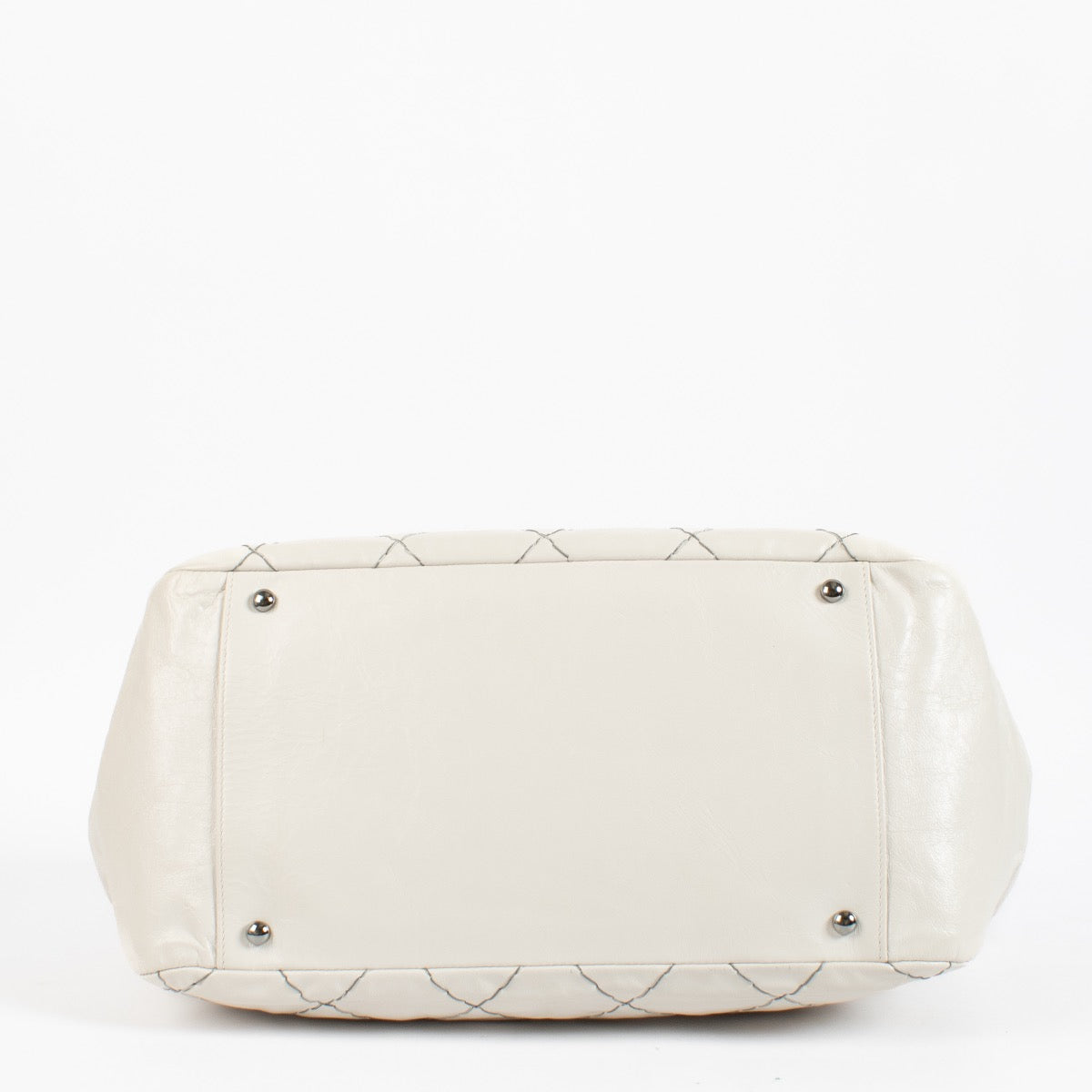 Chanel shoulder bag, white caviar leather, flap bag, luxury evening bag, designer accordion bag
