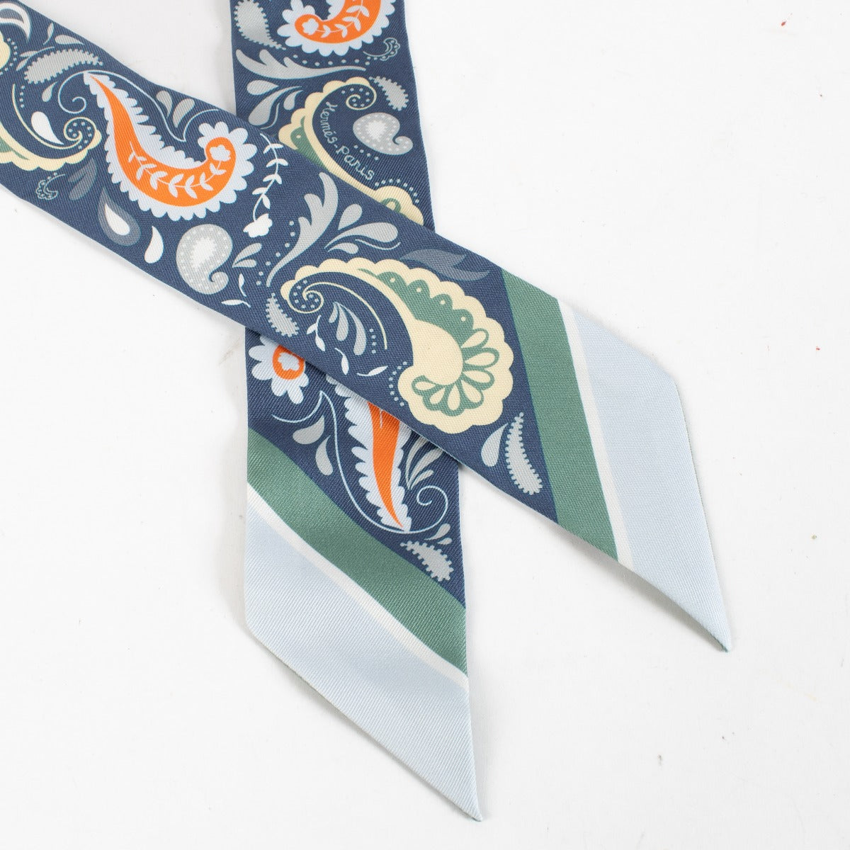 Are you looking for an authentic designer accessory? We buy and sell your preloved and brand new Hermès Blue Guepards Bandana Silk Twilly.