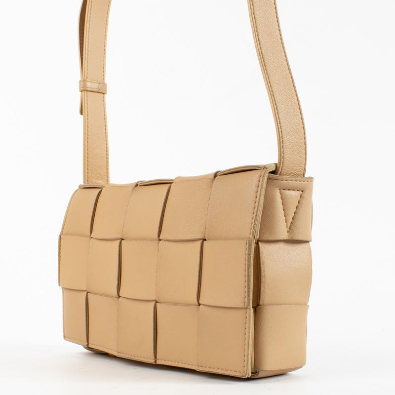 Authentic Second Hand Bottega Veneta Porridge Cassette Bag on Labellov.com