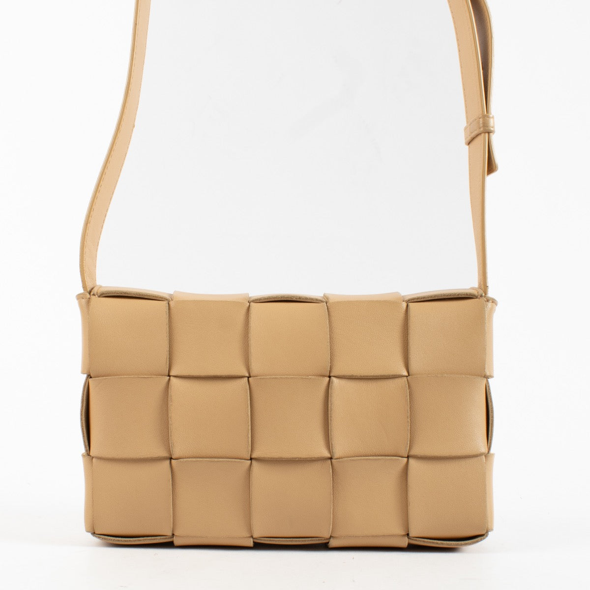 Authentic Second Hand Bottega Veneta Porridge Cassette Bag on Labellov.com