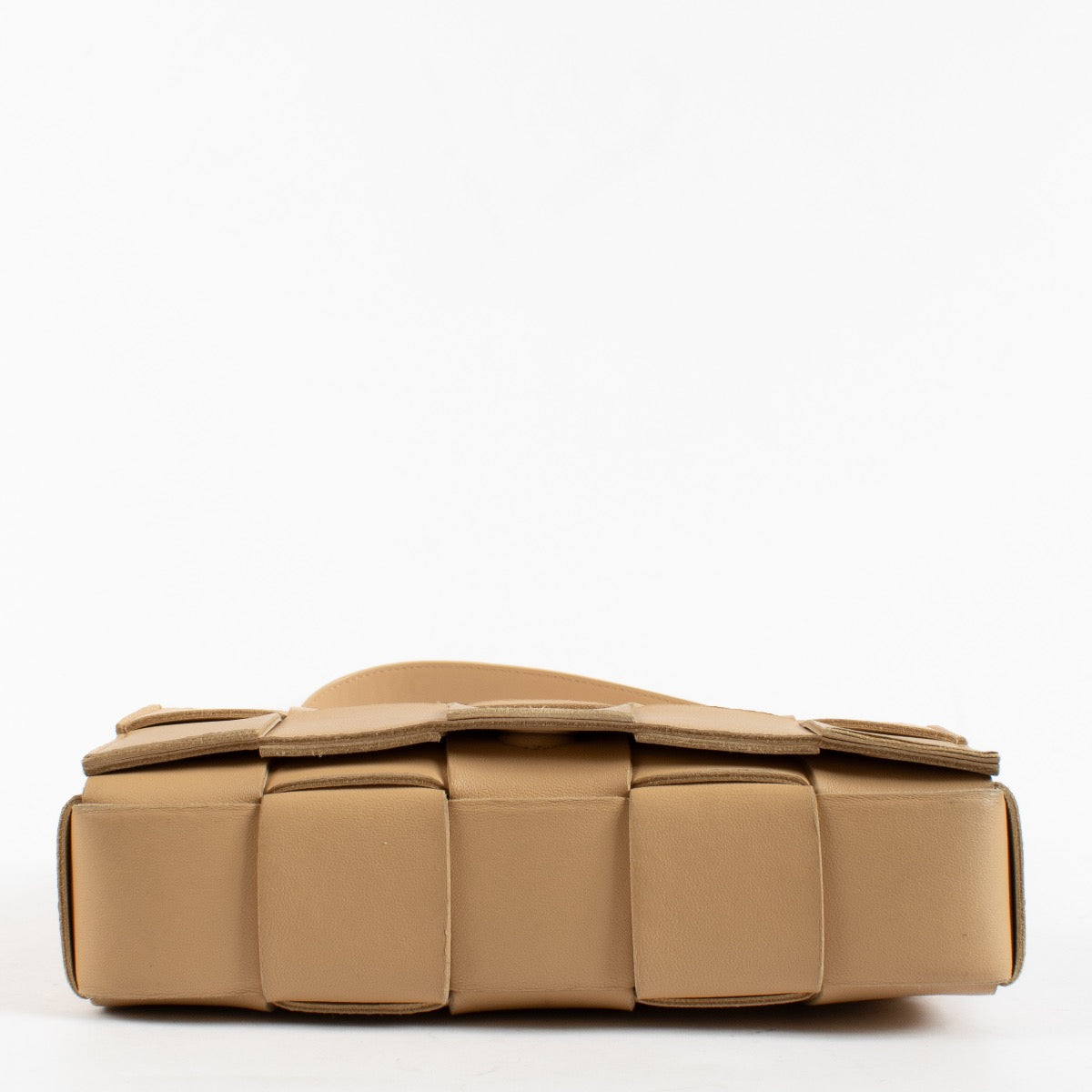 Authentic Second Hand Bottega Veneta Porridge Cassette Bag on Labellov.com