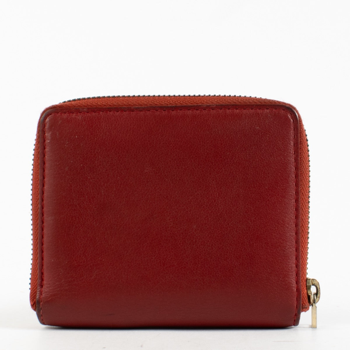 Authentic Second Hand Delvaux Red Zipped Wallet on Labellov.com