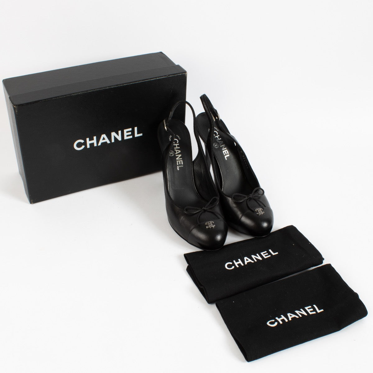 shop 100% authentic second hand Chanel Black Leather CC Pumps - Size 41 on Labellov.com