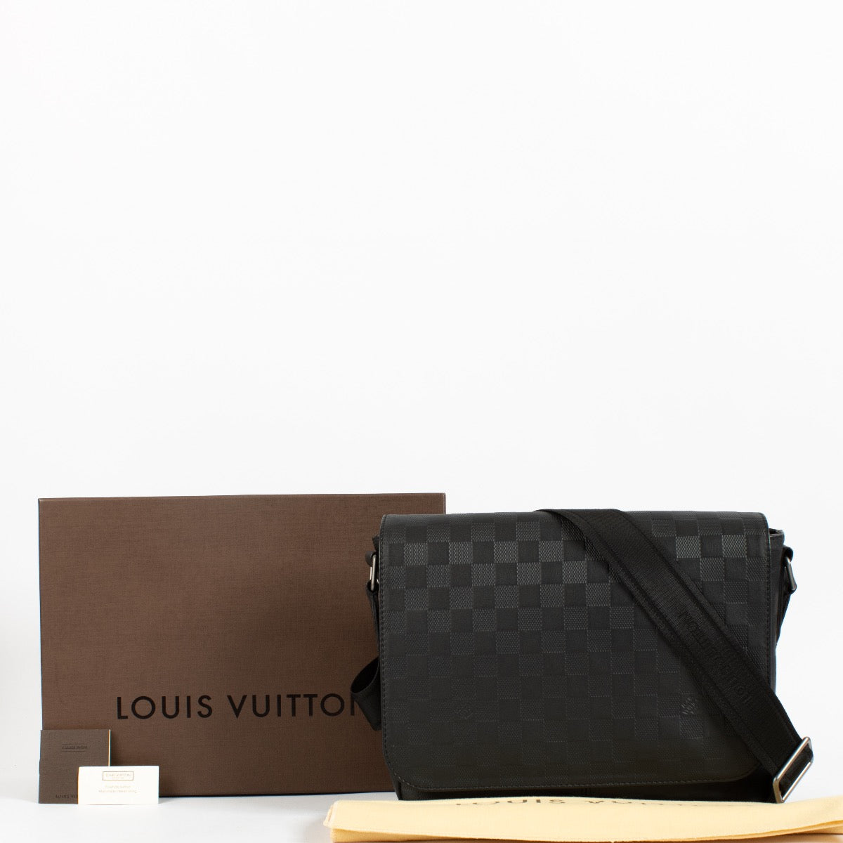 shop 100% authentic second hand Louis Vuitton District PM Messenger Bag on Labellov.com