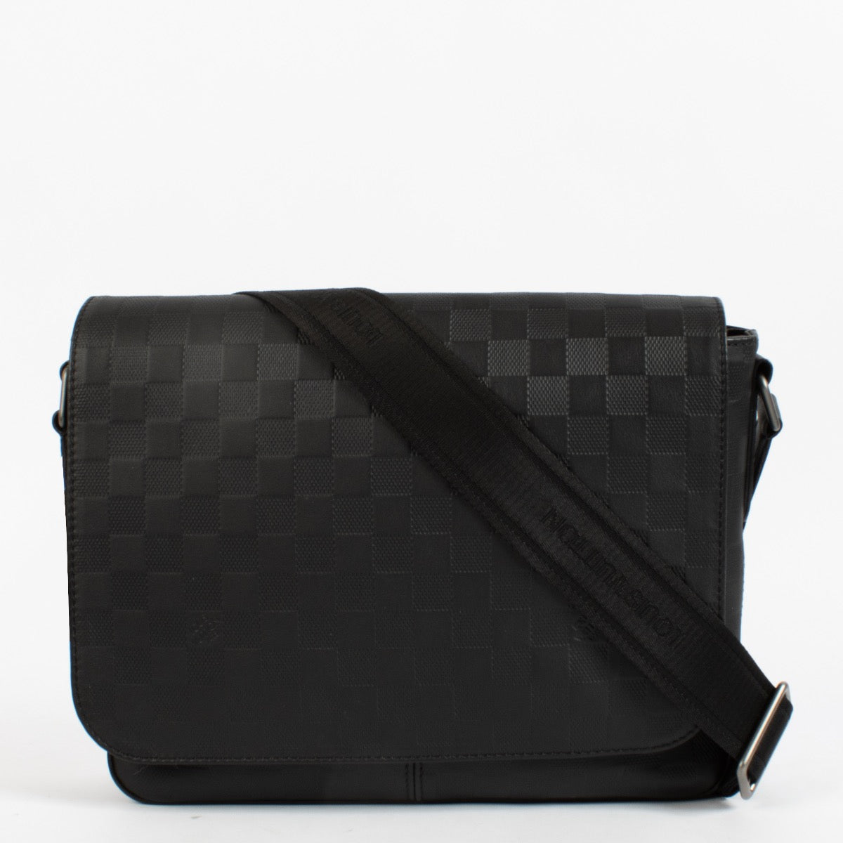 shop 100% authentic second hand Louis Vuitton District PM Messenger Bag on Labellov.com