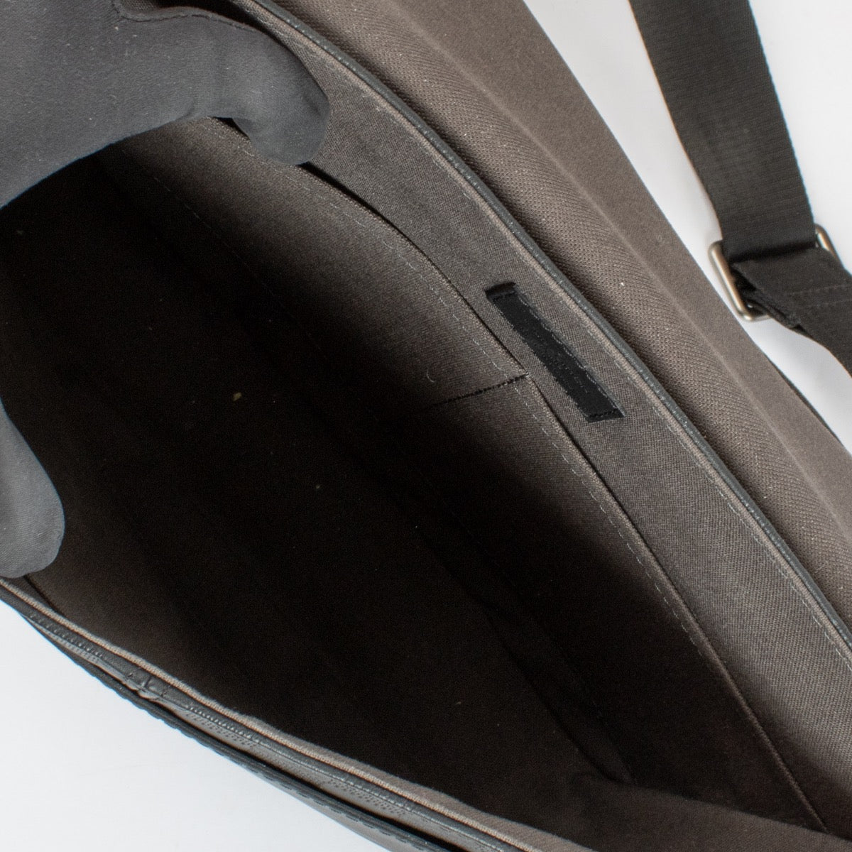 shop 100% authentic second hand Louis Vuitton District PM Messenger Bag on Labellov.com