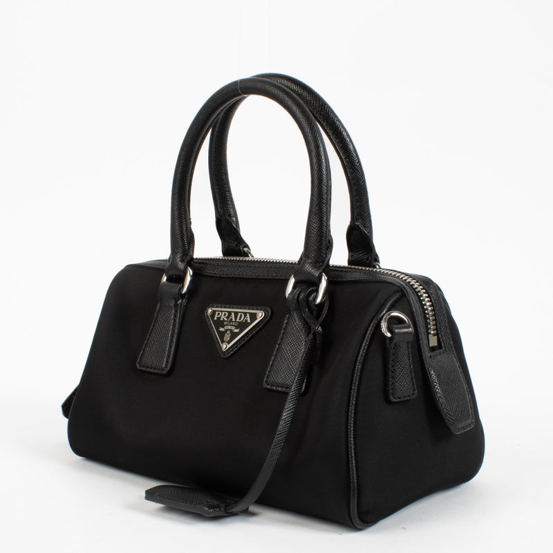 Shop 100% authentic secondhand Prada Black Re-Edition 2005 Nylon Crossbody on Labellov.com