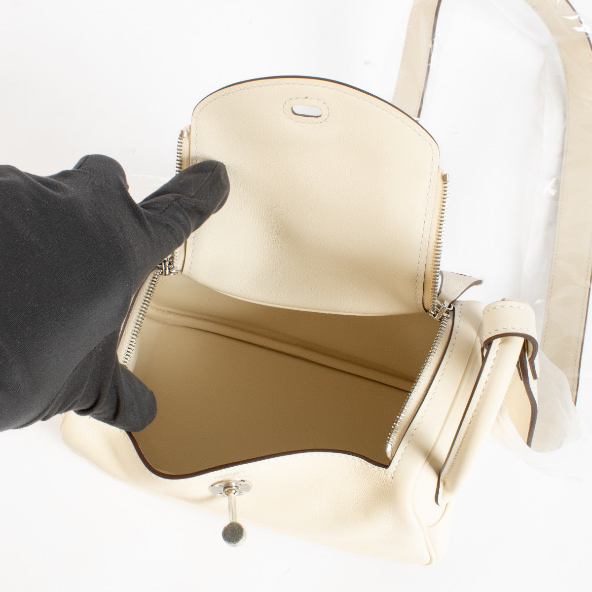 shop 100% authentic second hand Hermès Lindy Mini Nata Swift PHW on Labellov.com