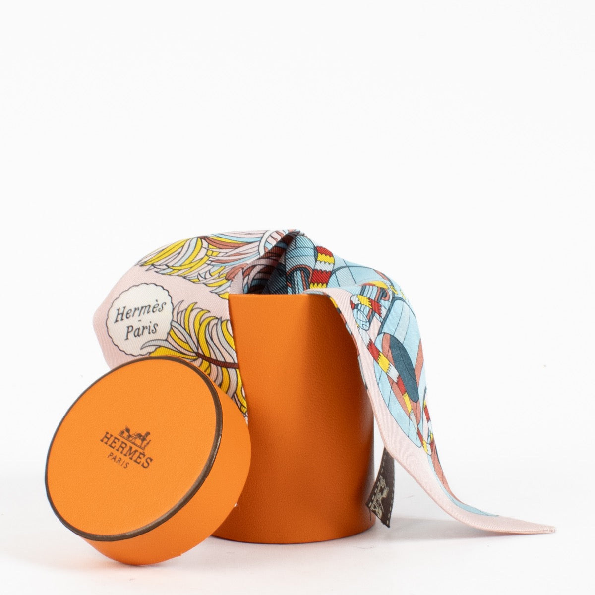 shop 100% authentic second hand Hermès Silk De L'Ombrelle Aux Duels Vieux 2021 Twilly on Labellov.com