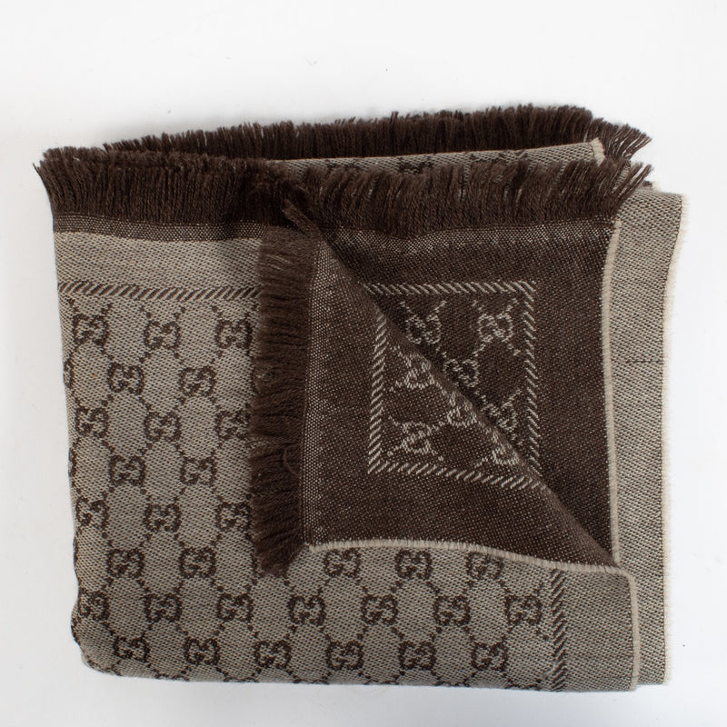 shop 100% authentic second hand Gucci Grey GG Scarf on Labellov.com