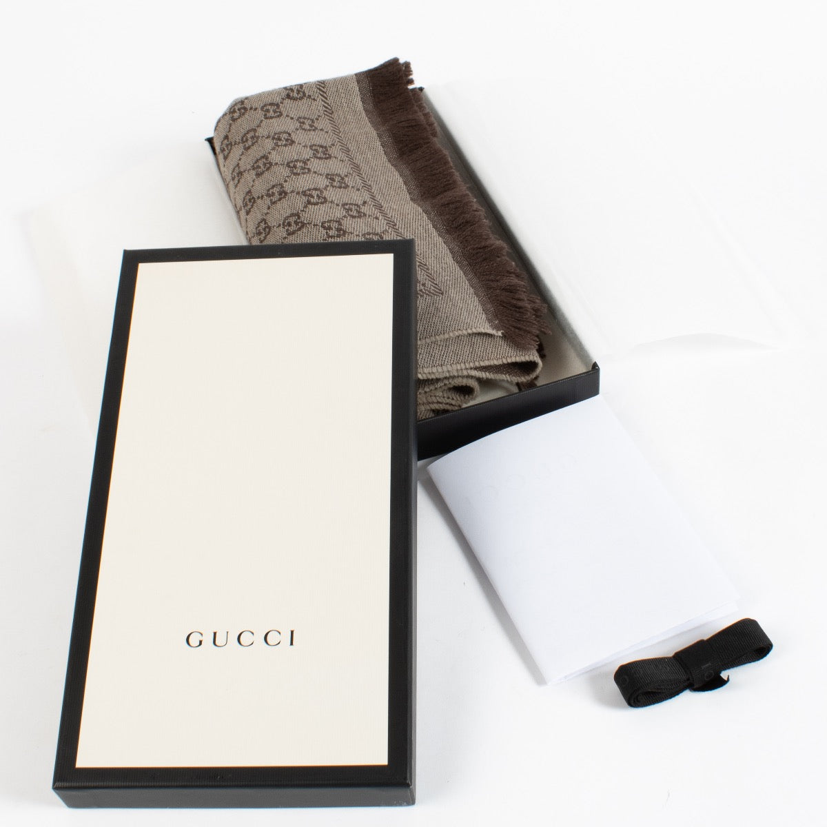 shop 100% authentic second hand Gucci Grey GG Scarf on Labellov.com