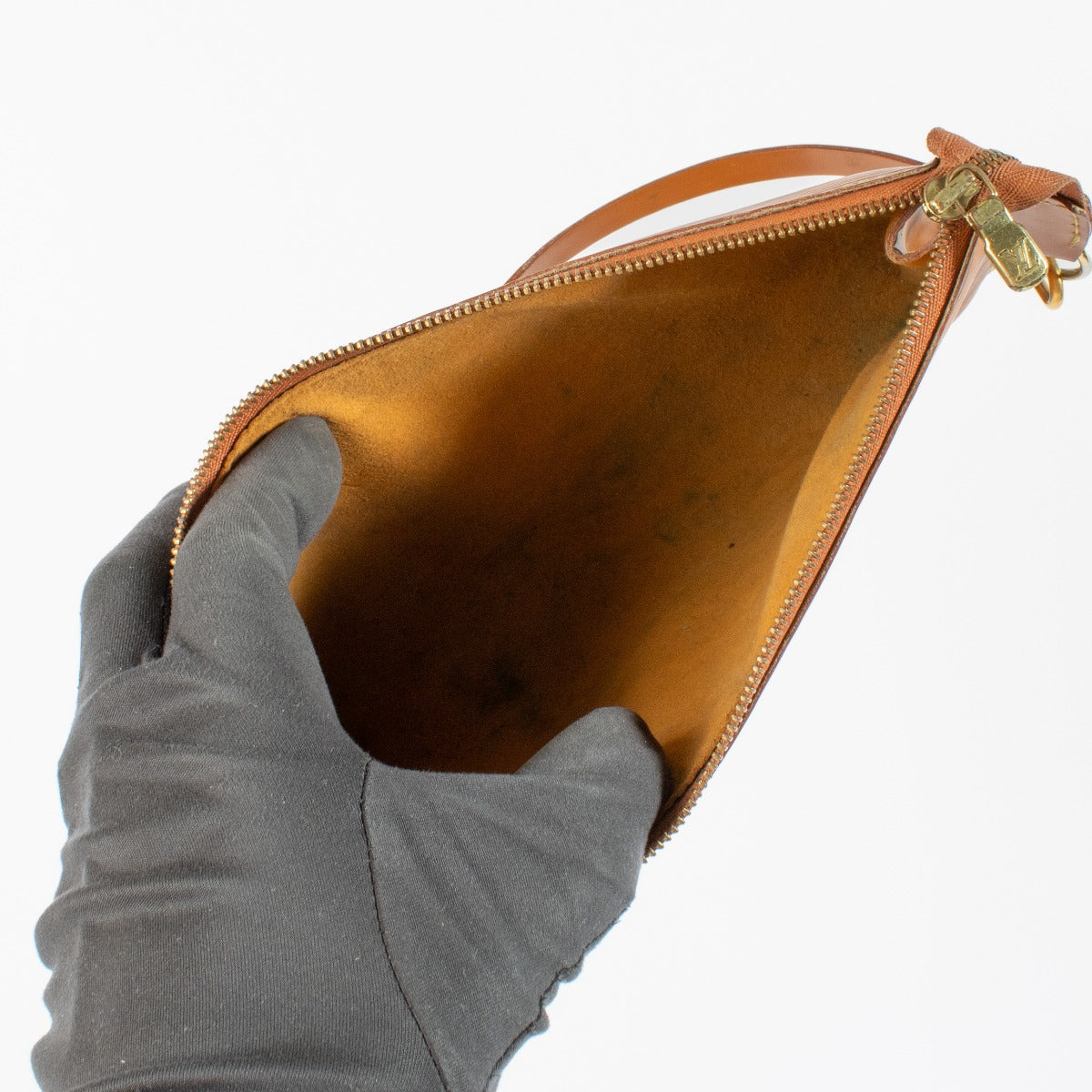 Louis Vuitton Pochette Accessoires en cuir Épi Cannelle