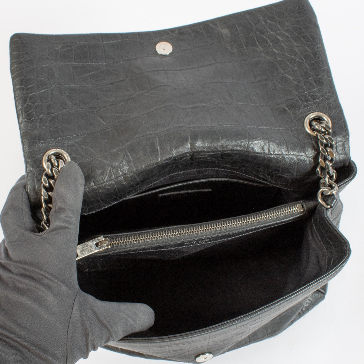 Shop safe online at Labellov in Antwerp, Brussels and Knokke this 100% authentic second hand Saint Laurent Black Crocodile Embossed West Hollywood Bag