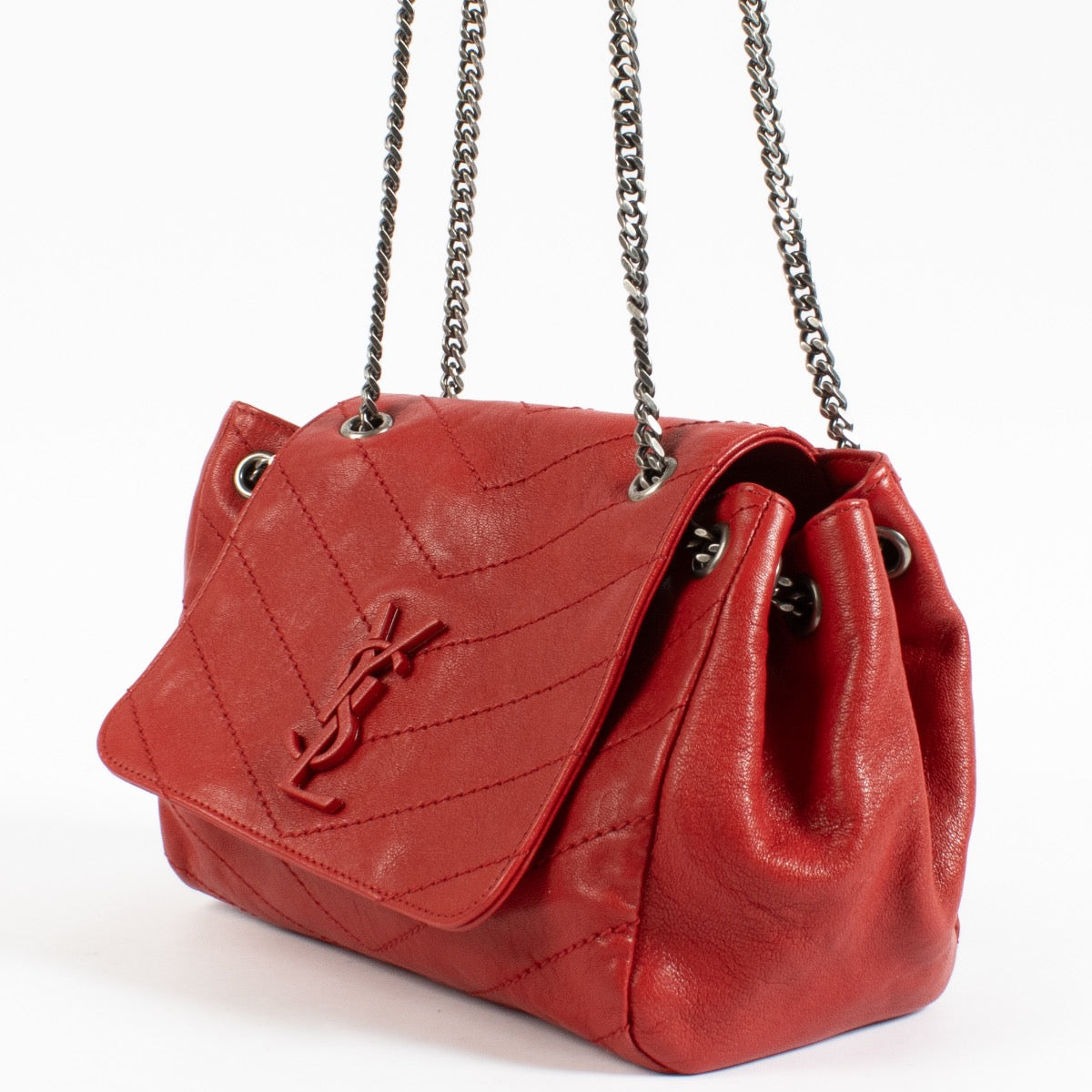 Shop safe online at Labellov in Antwerp, Brussels and Knokke this 100% authentic second hand Saint Laurent Red Small Nolita Bag