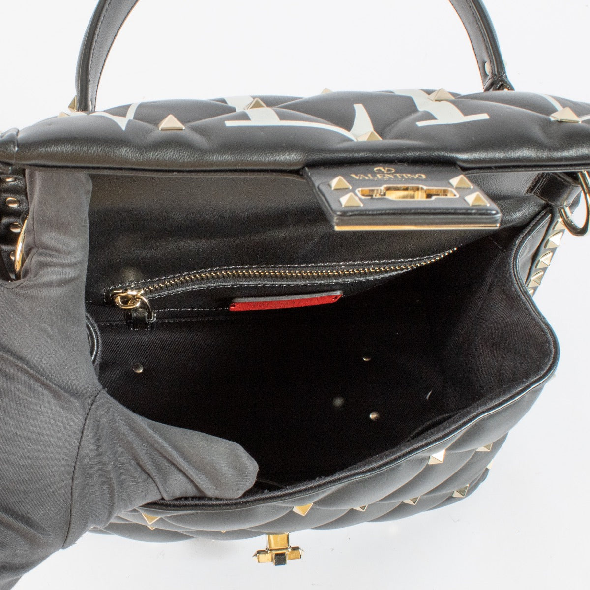 Shop safe online at Labellov in Antwerp, Brussels and Knokke this 100% authentic second hand Valentino Garavani Black VLTN Candystud Bag