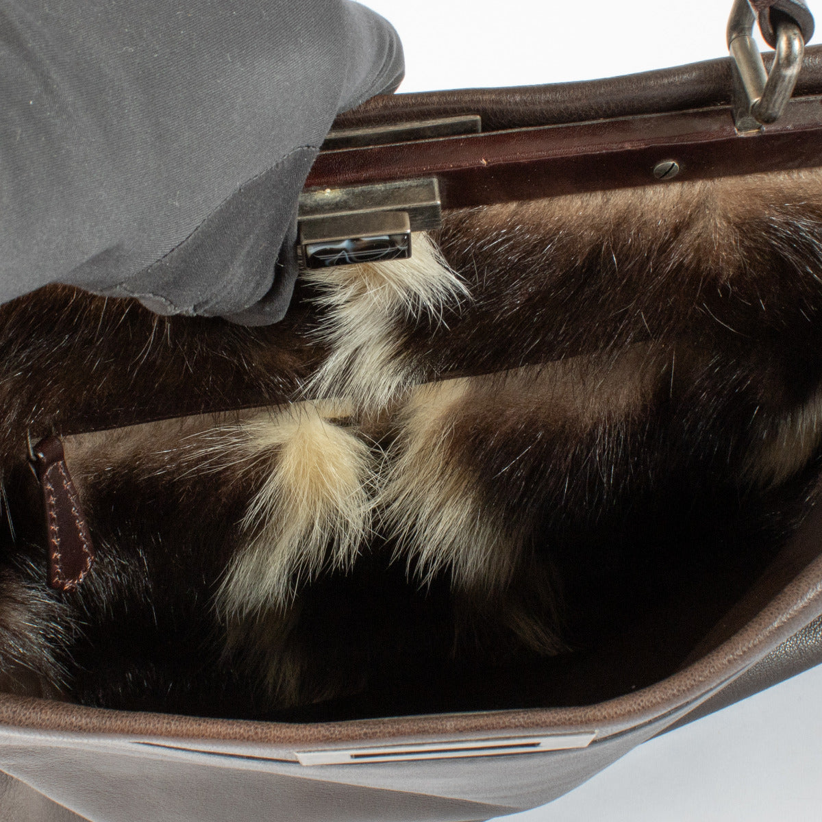Grand sac Peekaboo Fendi en fourrure marron