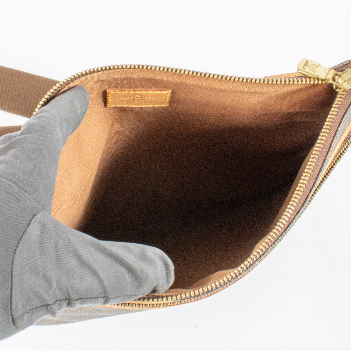 shop 100% authentic second hand Louis Vuitton Monogram Pochette Bosphore on Labellov.com