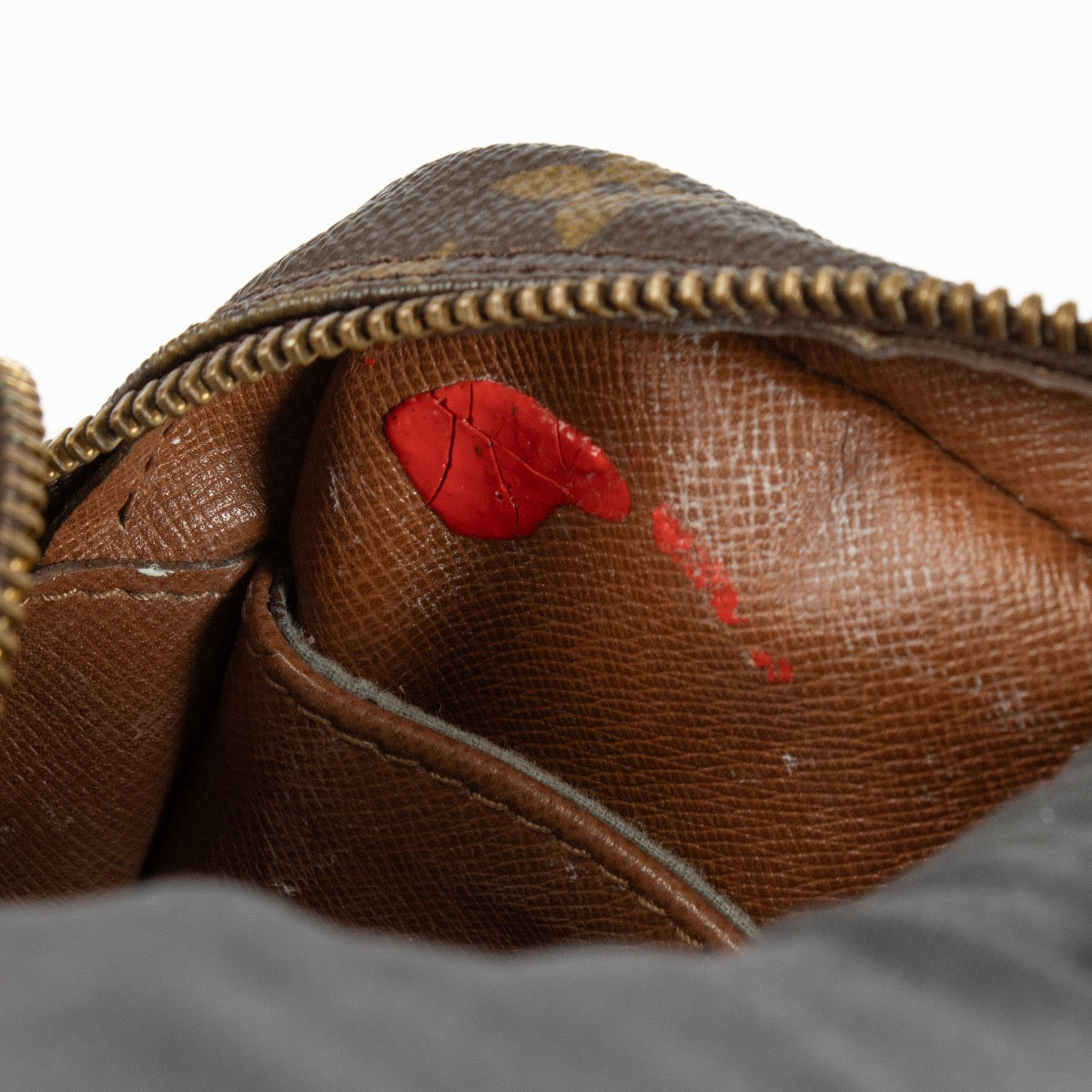shop 100% authentic second hand Louis Vuitton Monogram Pouch on Labellov.com