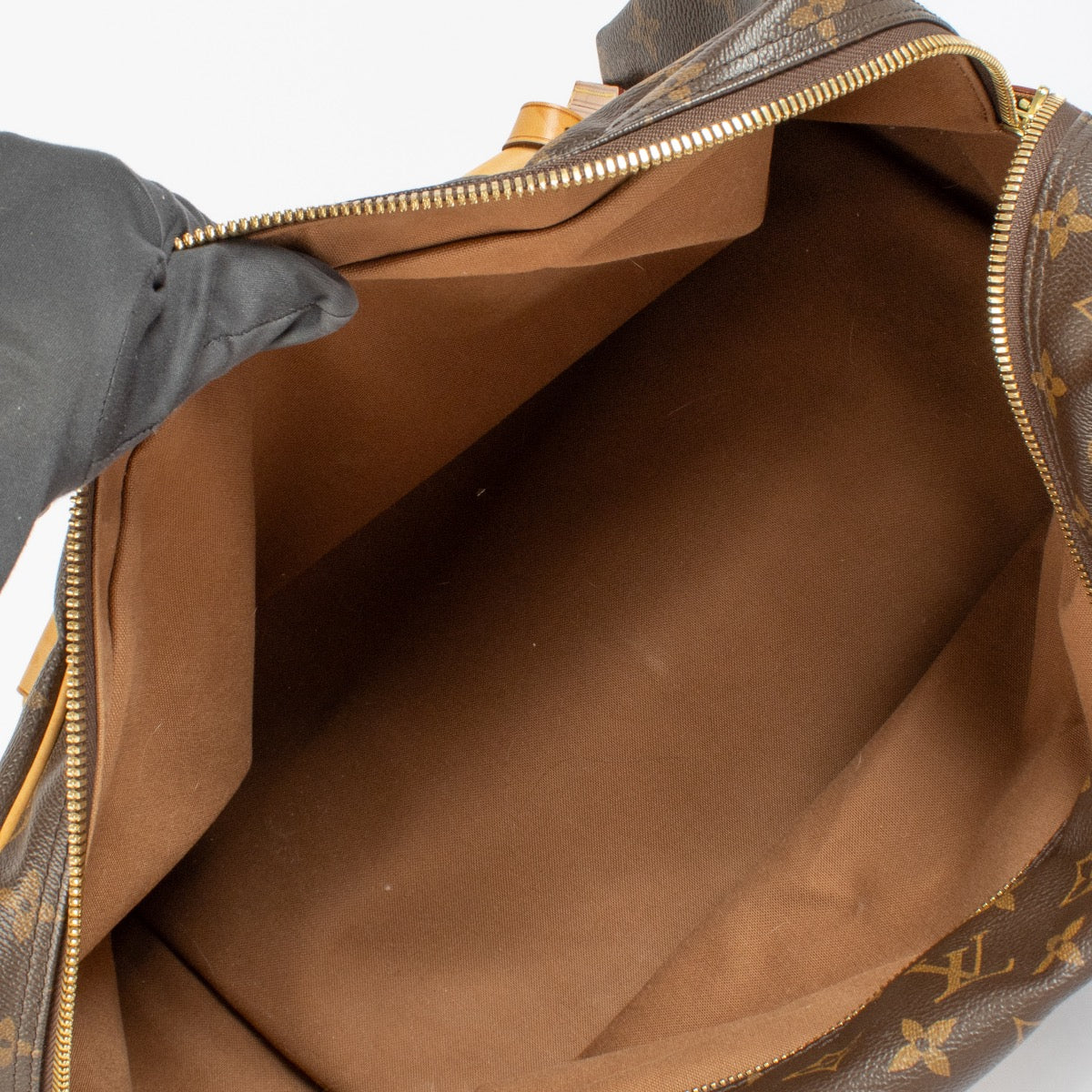 Shop 100% authentic second hand Louis Vuitton Monogram Carry All Travel Bag on Labellov.com