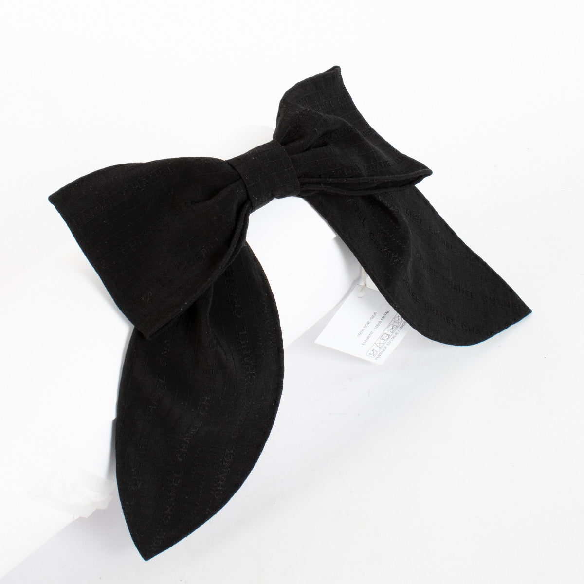 Barrette à nœud en soie noire Chanel