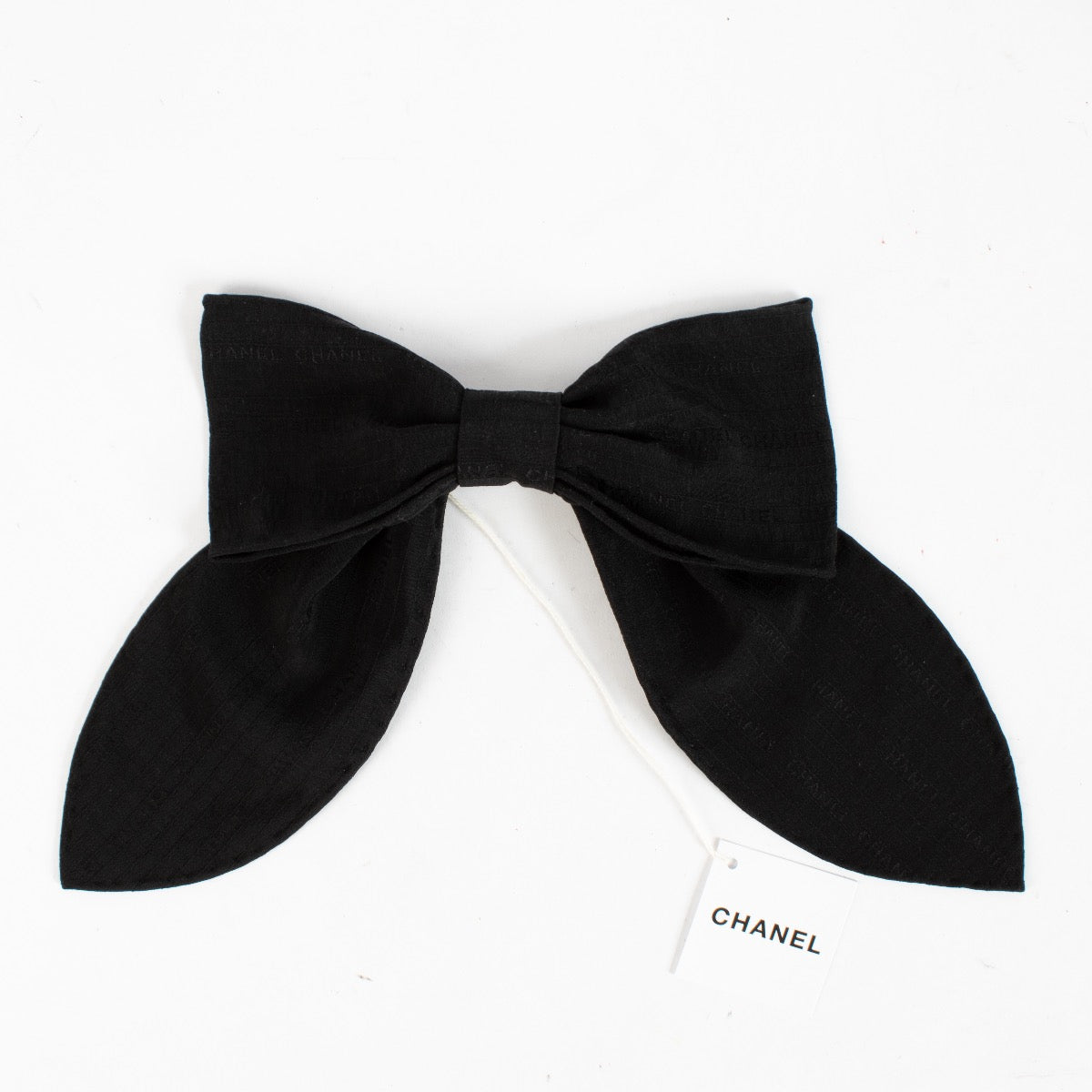Barrette à nœud en soie noire Chanel