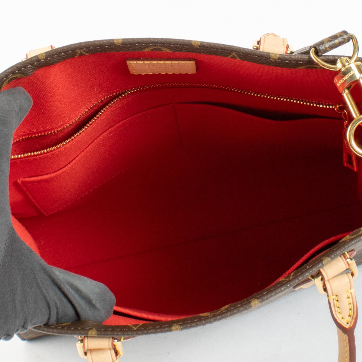 Authentic Second Hand Louis Vuitton Monogram Sac Plat Crossbody Bag on Labellov.com