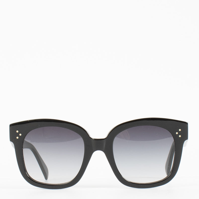 These sunglasses are in very good pre-loved condition with light signs of wear to the frame and lenses. No major scratches or marks. Comes without original case.