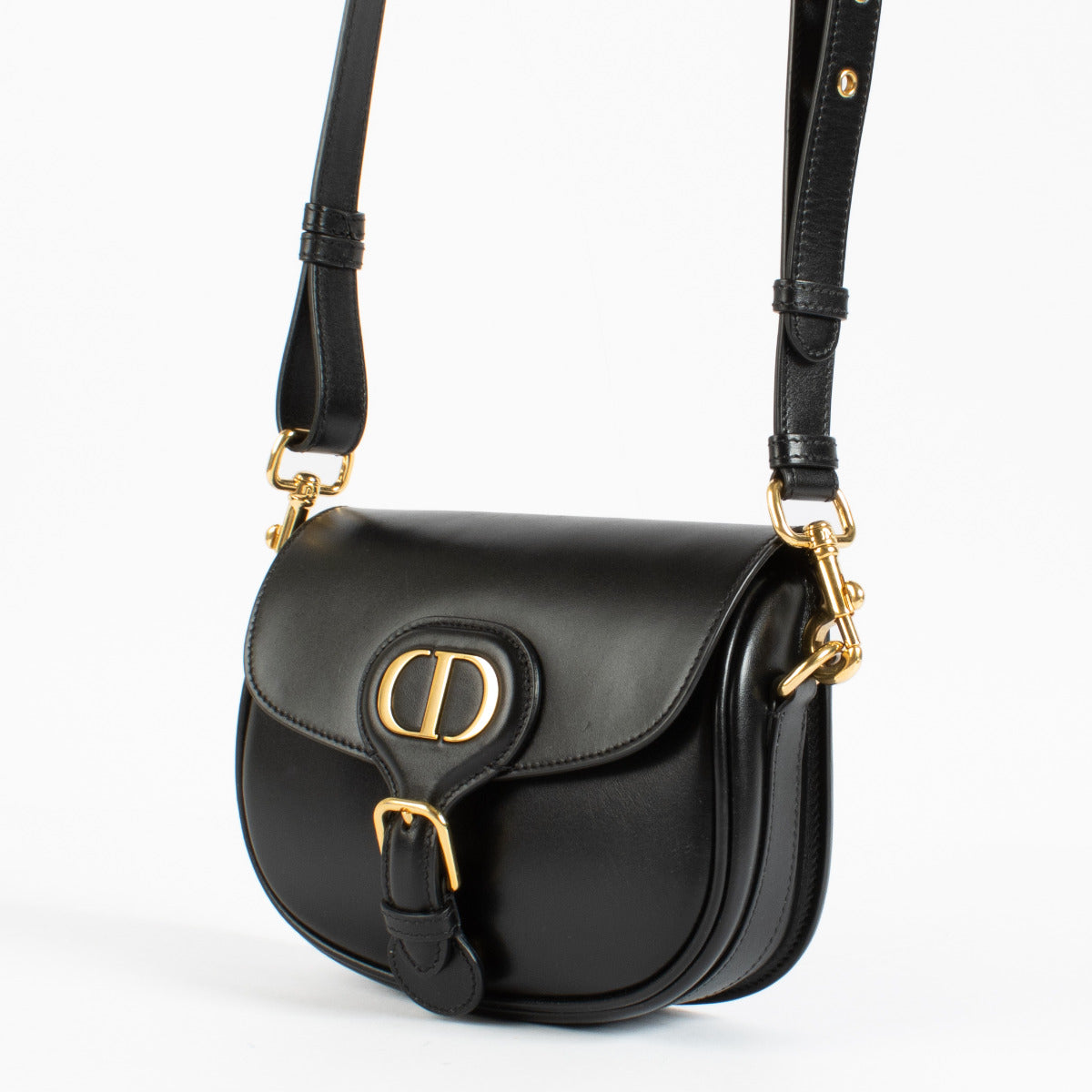 Adjustable shoulder strap with maximum drop approx. 55 cm