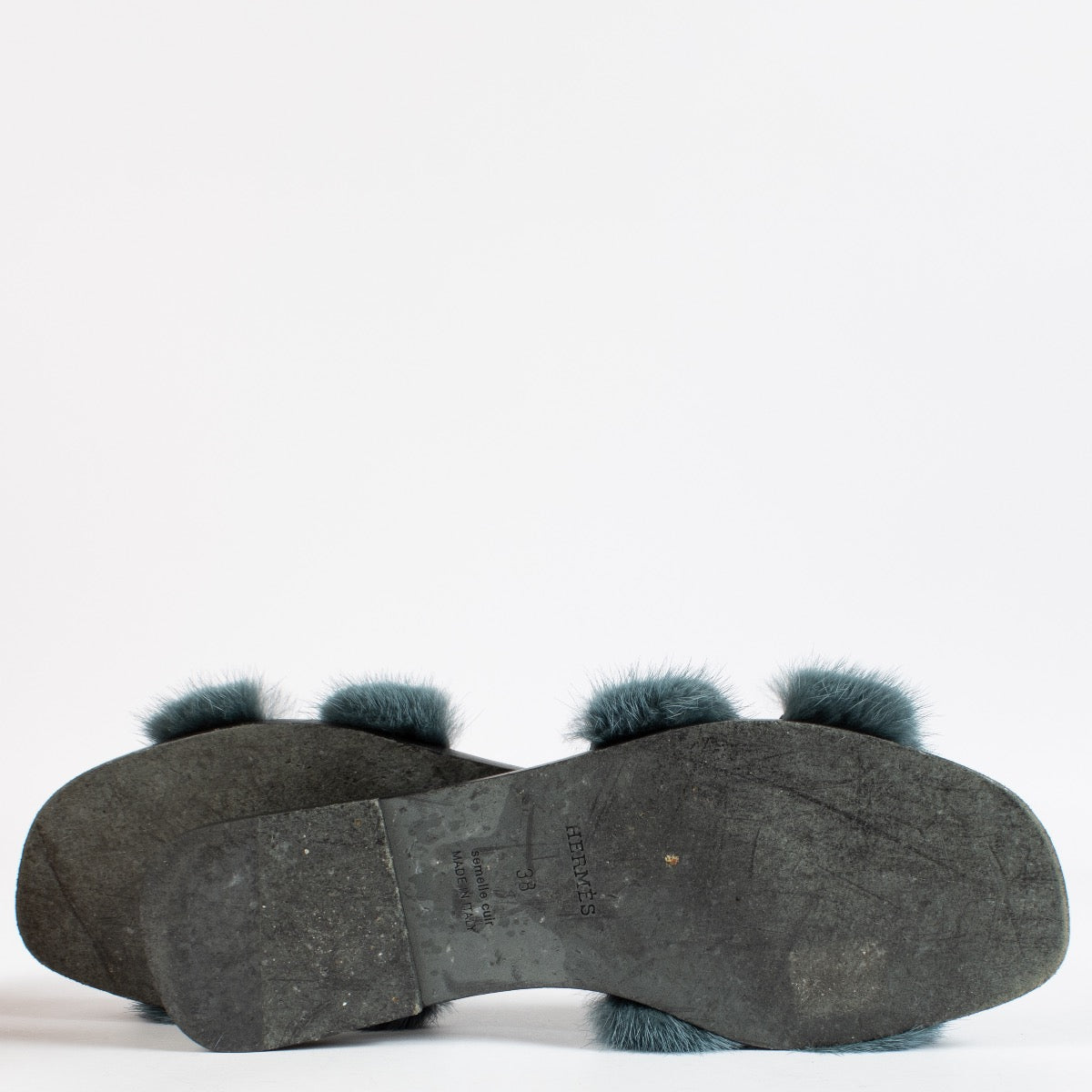 Shop safe online at Labellov in Antwerp, Brussels and Knokke this 100% authentic second hand Hermès Bleu Paon Mink Fur Oran Sandals - size 38