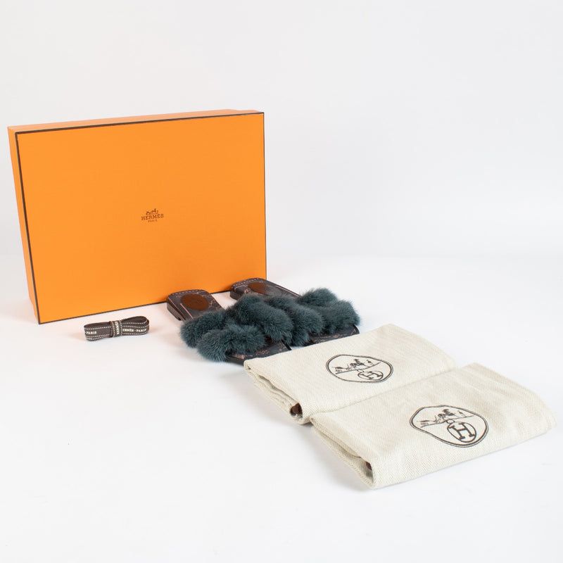 Shop safe online at Labellov in Antwerp, Brussels and Knokke this 100% authentic second hand Hermès Bleu Paon Mink Fur Oran Sandals - size 38